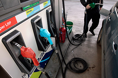 החרם על הנפט האיראני ייכנס לתוקף ב-1 ביולי (צילום: רויטרס) (צילום: רויטרס)
