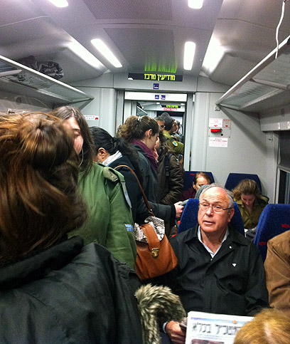 נוסעת: "אנחנו שוב בזוועה הזאת שנקראת רכבת ישראל" (אילוסטרציה)  (צילום: הילה קניג) (צילום: הילה קניג)