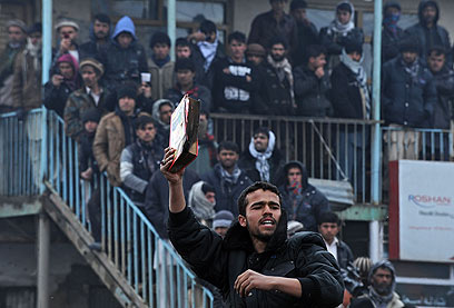 14 בני אדם נהרגו עד כה במהומות האלימות. ההפגנה היום (צילום: AFP) (צילום: AFP)