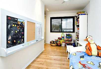 חדר הילדים. מראה שובב (צילום: רני לוריא) (צילום: רני לוריא)