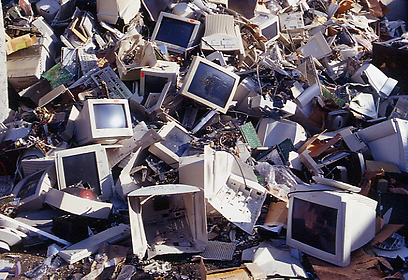פסולת אלקטרונית (צילום: אדם טבע ודין) (צילום: אדם טבע ודין)