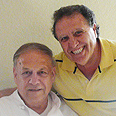 דני סיטון עם השף של הטברנה, "שייקה מלך החומוס
