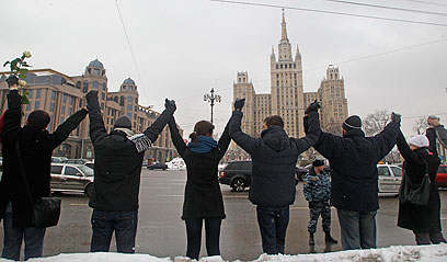 מערערים את דמות המנהיג החזק. מוסקבה, היום (צילום: AP) (צילום: AP)