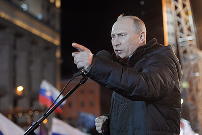 פוטין בנאום הניצחון, אמש במוסקבה (צילום: EPA) (צילום: EPA)