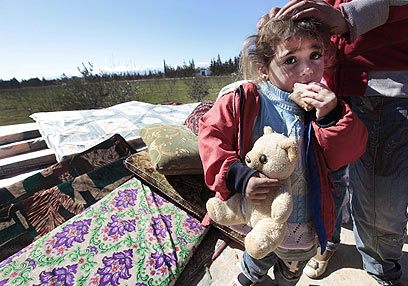 עזבה את הבית. פליטה סורית בלבנון (צילום: AP) (צילום: AP)