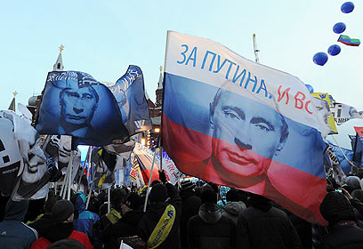 הפגנת תמיכה בפוטין אחרי ניצחונו בבחירות במרס (צילום: MCT) (צילום: MCT)