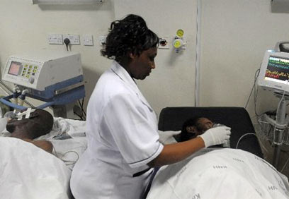 אחות בבית חולים ציבורי בקניה (ארכיון) (צילום: AFP) (צילום: AFP)