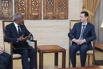פגישת אסד ואנאן בדמשק לפני כחודש. ניתנו התחייבויות אישיות (צילום: AP) (צילום: AP)