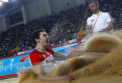 הקופץ לרוחק הרוסי, אלכנסדר מנקוב, באליפות העולם (צילום: רויטרס) (צילום: רויטרס)