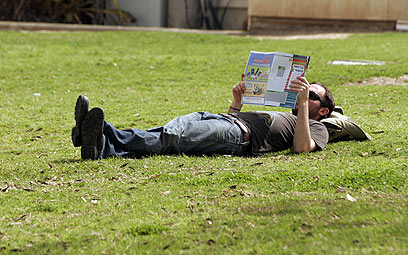 כל הדשא לעצמך, הבוקר במכללת ספיר (צילום: אליעד לוי) (צילום: אליעד לוי)