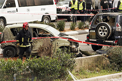 המכונית שנפגעה מהרקטה באשדוד (צילום: אליעד לוי) (צילום: אליעד לוי)