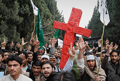 מפגינים באפגניסטן נגד ארה"ב בגלל מסע ההרג (צילום: AP) (צילום: AP)