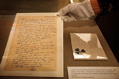 מכתבי האהבה המוצגים במוזיאון (צילום: MCT) (צילום: MCT)