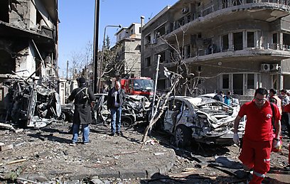 זירת אחד הפיצוצים בדמשק (צילום: EPA) (צילום: EPA)