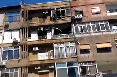 הנזק שנגרם למבנים בשכונת אלמזה בדמשק ()