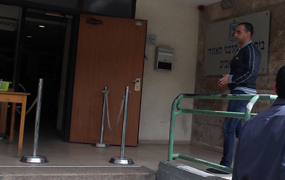 סוף הדרך. לירון בסיס מגיע לדיון בבית הדין הרבני (צילום: ג'קי יעקב) (צילום: ג'קי יעקב)