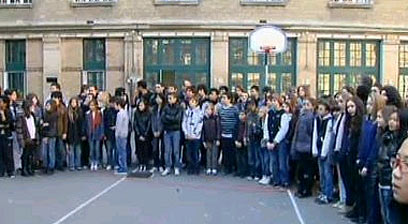 יכול לקרות גם להם. תלמידי בית ספר בפריז (צילום: רויטרס) (צילום: רויטרס)