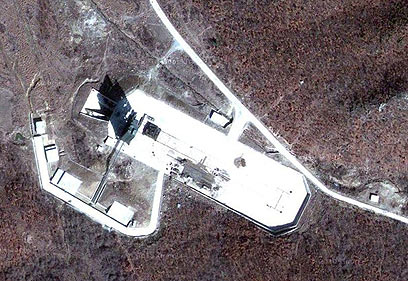 המתקן שממנו שוגר הטיל הצפון קוריאני                       (צילום: Google Earth, GeoEye) (צילום: Google Earth, GeoEye)
