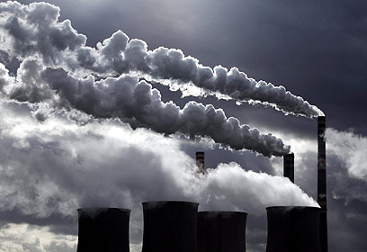 פליטות פחמן ממפעלים בצ'כיה (צילום: רויטרס) (צילום: רויטרס)
