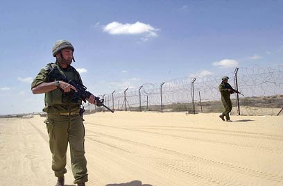 Bedouin IDF soldiers patrolling the Israel-Egypt border (Photo: Haim Horenstein)