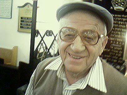 משה פישר. "מכין לבר-מצווה, כבר 3 דורות"