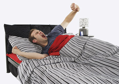 גבר. בעיות השינה שלו פחות קשורות לטיב היחסים (צילום: ויז'ואל פוטוס) (צילום: ויז'ואל פוטוס)