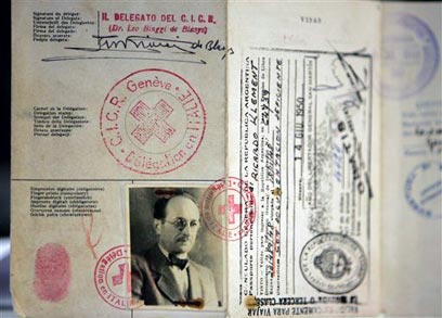 Eichmann's fake passport (Photo: AP) (Photo: AP)