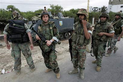 כוחות צבא לבנון במחנה  