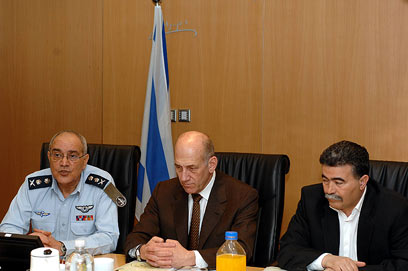 Halutz (L), Olmert (center) and Peretz. Instead of self-examination and acknowledgement of mistakes, they continue to provide 'the dog ate my homework' excuses (Photo: Amos Ben Gershom, GPO)  