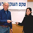 "לנסות לתת למקבלי המלגה הזדמנות שווה". זהר זיסאפל והסטודנטית טלי באשה