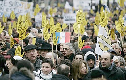 הפגנה בפריז נגד רצח אילן חלימי ונגד אנטישמיות (צילום: איי פי) (צילום: איי פי)
