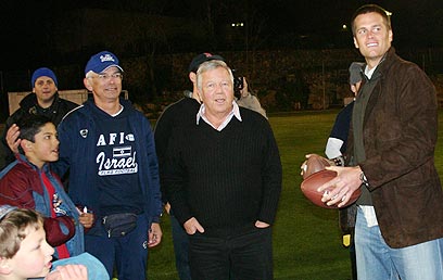 Tom Brady and Kraft in Israel, 2006 (Photo: David Tuttle - AFI)