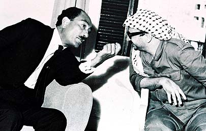 יאסר ערפאת עם נשיא מצרים ב-1968 אנואר סאדאת (צילום: אי פי איי) (צילום: אי פי איי)
