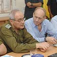 צילום: משה מילנר, לע"מ כפופים לדרג המדיני. אולמרט וחלוץ