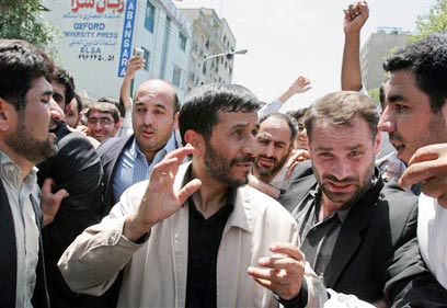 נשיא אירן אחמדיניג'אד, בהפגנת תמיכה בפלסטינים. מניפולציה  (צילום: איי פי) (צילום: איי פי)