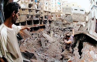 Hezbollah's stronghold in Beirut after an Israeli bombing during Second Lebanon War. Not a trivial attack (Photo: Reuters)