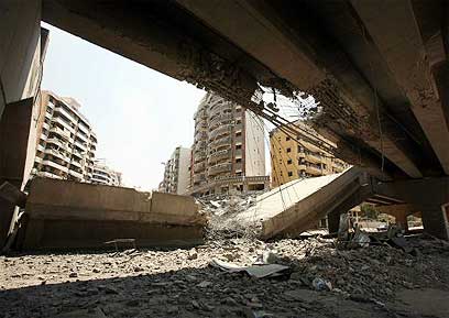 הרס בנבטייה במלחמת לבנון השנייה. תקיפות אוויריות יספיקו? (צילום: רויטרס) (צילום: רויטרס)