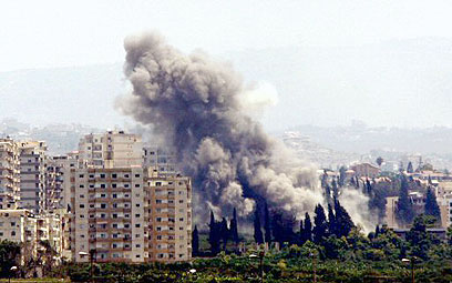 תקיפת צה"ל בצור, במלחמת לבנון השנייה (צילום: רויטרס) (צילום: רויטרס)
