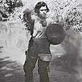 ריסוס נגד מלריה בקיבוץ מעברות ב-1940