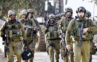 ישראלים מתייחסים אל תהליך החיזור כאילו היה מבצע צבאי (צילום: רויטרס) (צילום: רויטרס)