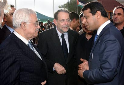 Mohammed Dahlan, Javier Solana and President Mahmoud Abbas (Photo: AP) (Photo: AP)