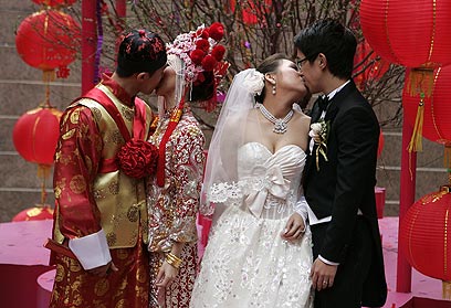 חתונה היא מחזה נדיר עבור צעירים סינים רבים (צילום: AFP) (צילום: AFP)