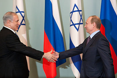 Netanyahu and Putin. Israel must raise its alertness and use discretion vis-à-vis Russia (Photo: EPA)  