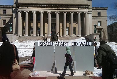 Anti-Israel display at Columbia University (Archive photo: Gilad Shai)