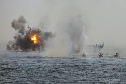 משחק המלחמה של צי איראן במפרץ בשנה שעברה  (צילום: AP) (צילום: AP)