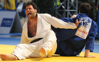 זאבי חוגג ניצחון באליפות אירופה. הג'ודוקא הבכיר של ישראל (צילום: AFP) (צילום: AFP)
