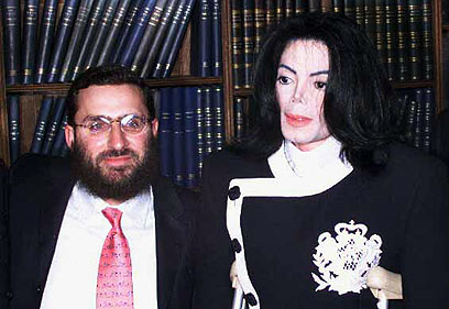 הרב בוטח עם מייקל ג'קסון, חבר שהלך לעולמו (צילום: Getty Images imagebank) (צילום: Getty Images imagebank)