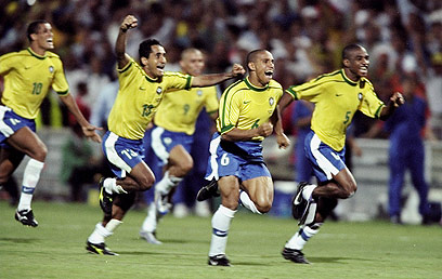 רוברטו קרלוס זכה לרגעים גדולים בנבחרת ברזיל (צילום: getty Images imagebank) (צילום: getty Images imagebank)