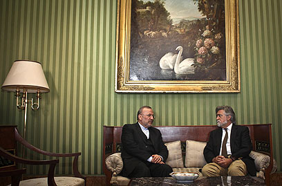 שר החוץ של פורטוגל עם עמיתו האיראני, לפני שנה (צילום: AFP) (צילום: AFP)
