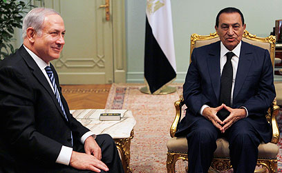 פעם הנשיא המצרי היה סוגר דילים. מובארק ונתניהו (צילום: רויטרס) (צילום: רויטרס)